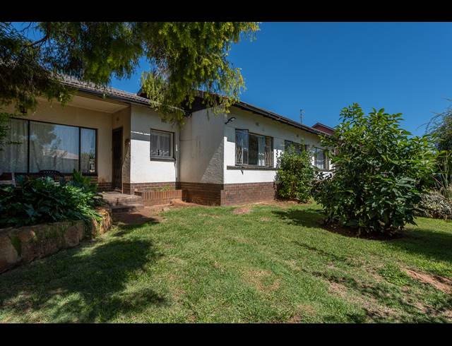 3 BEDROOM FREEHOLD FOR SALE IN DINWIDDIE